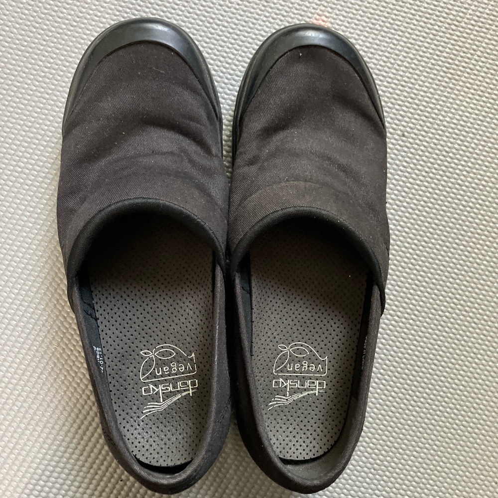 Dansko Volley Clogs vegan size 38 7.5-8 women’s